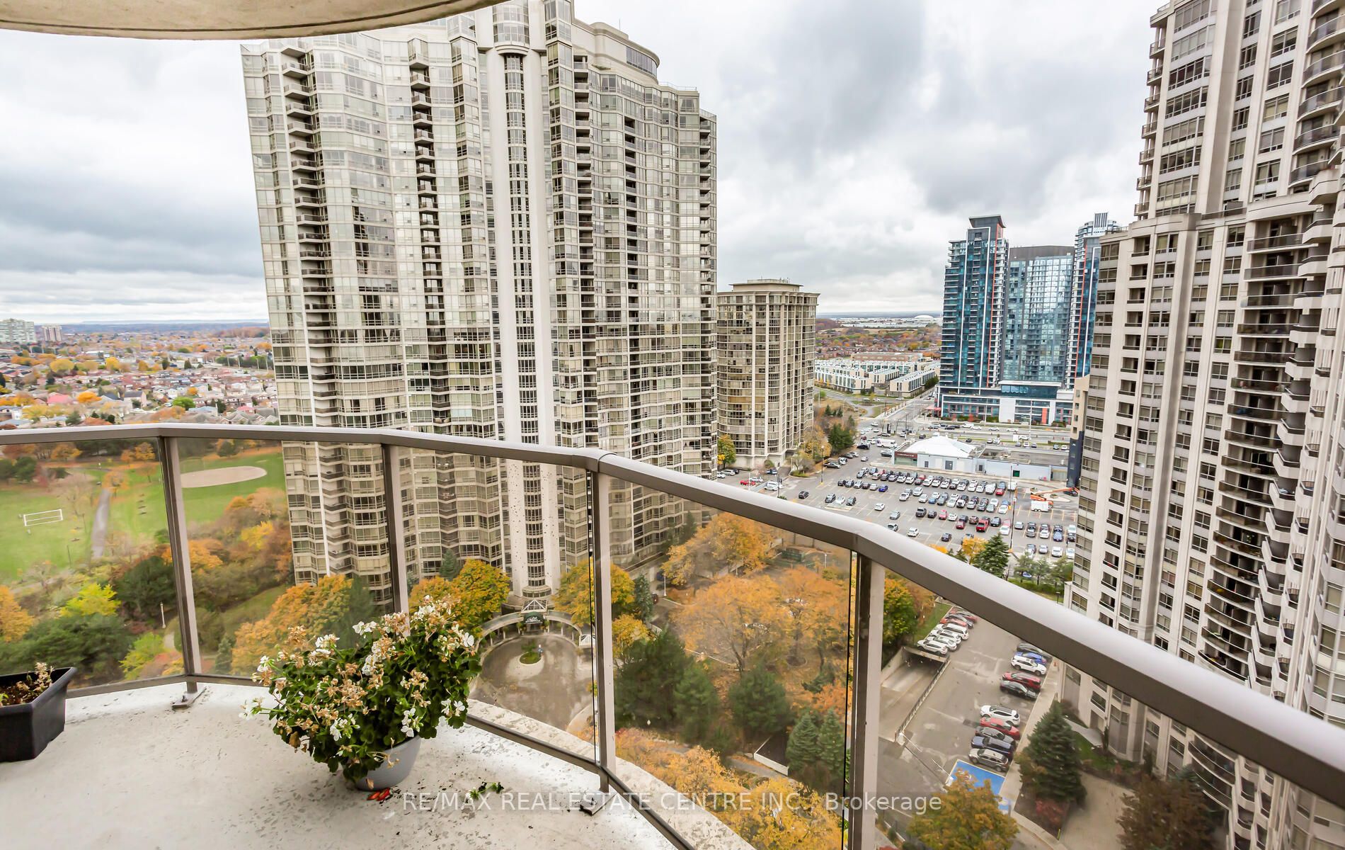 25 Kingsbridge Garden Circ, #2121
