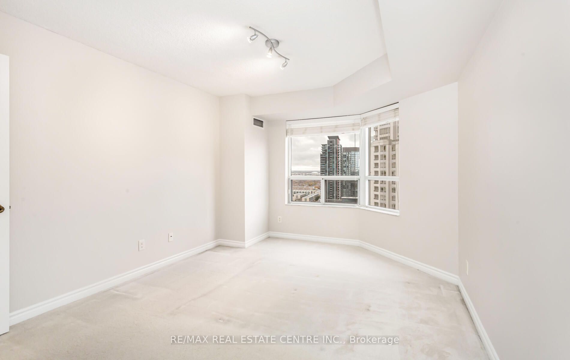 25 Kingsbridge Garden Circ, #2121