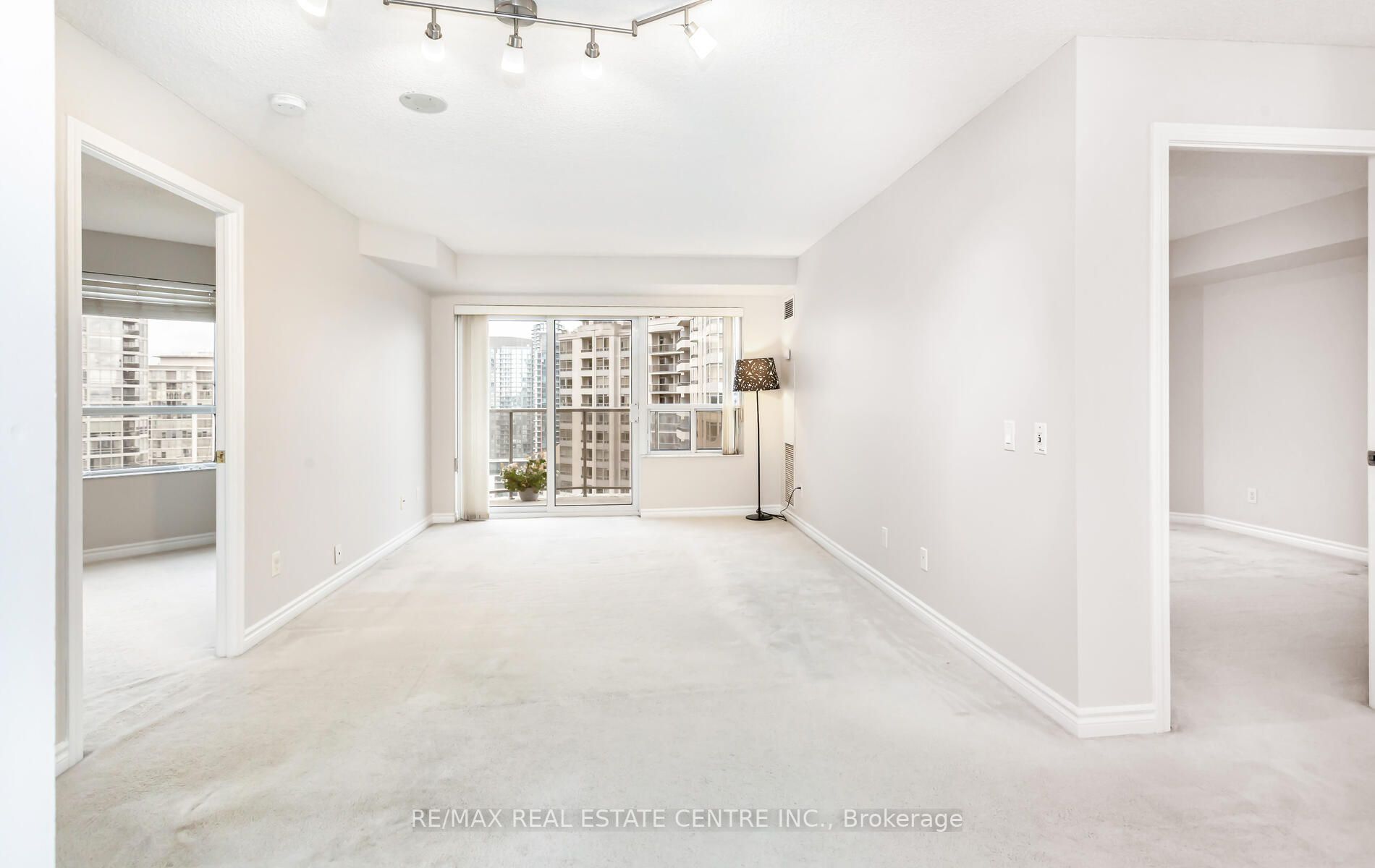 25 Kingsbridge Garden Circ, #2121
