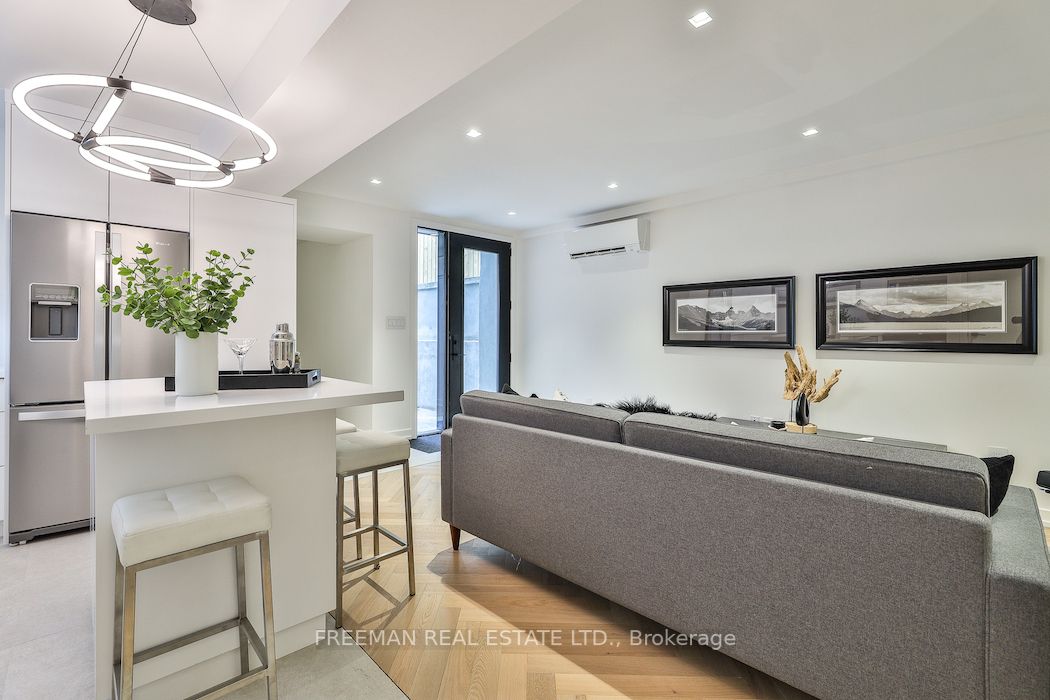 262 Roncesvalles Ave, #Lower