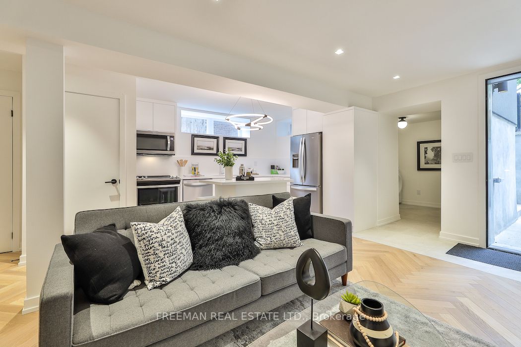 262 Roncesvalles Ave, #Lower