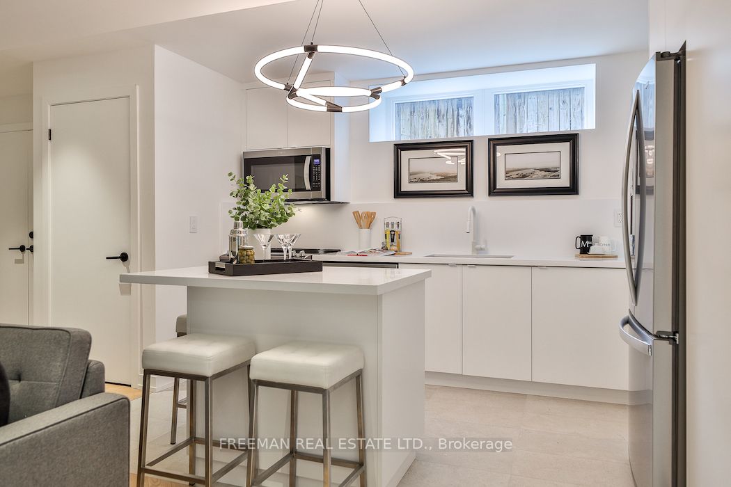 262 Roncesvalles Ave, #Lower