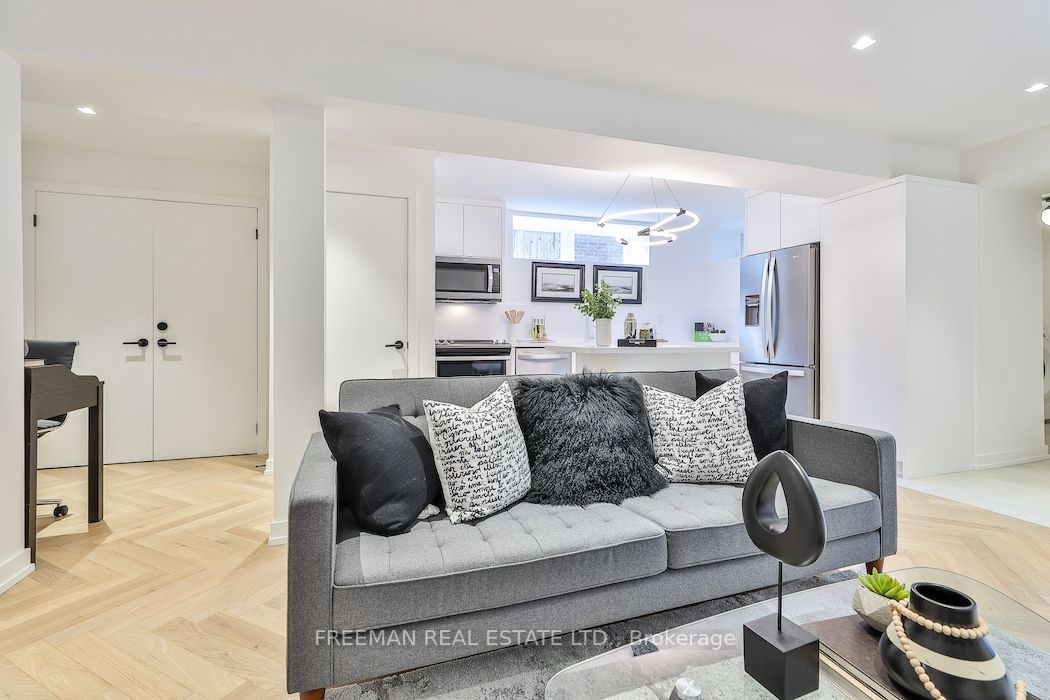 262 Roncesvalles Ave, #Lower
