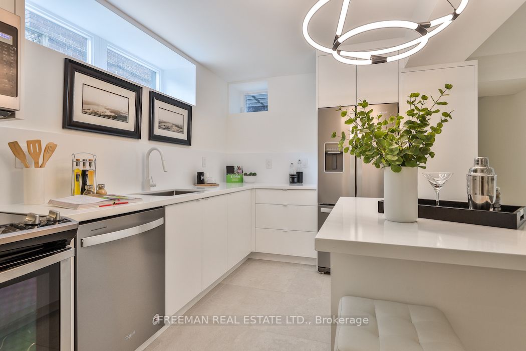 262 Roncesvalles Ave, #Lower