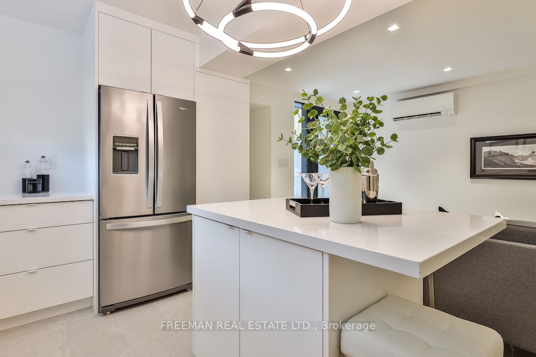 262 Roncesvalles Ave, #Lower
