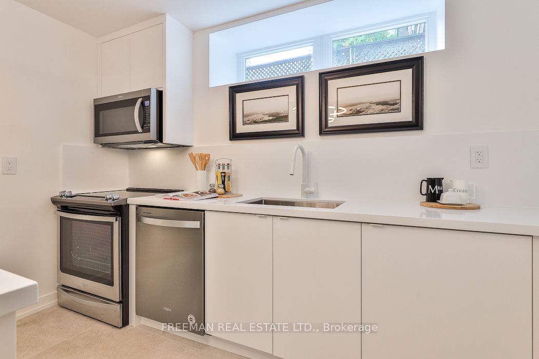 262 Roncesvalles Ave, #Lower