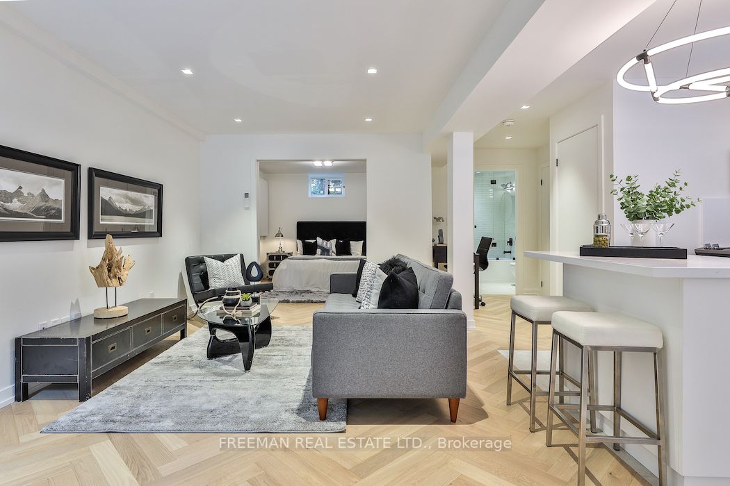 262 Roncesvalles Ave, #Lower