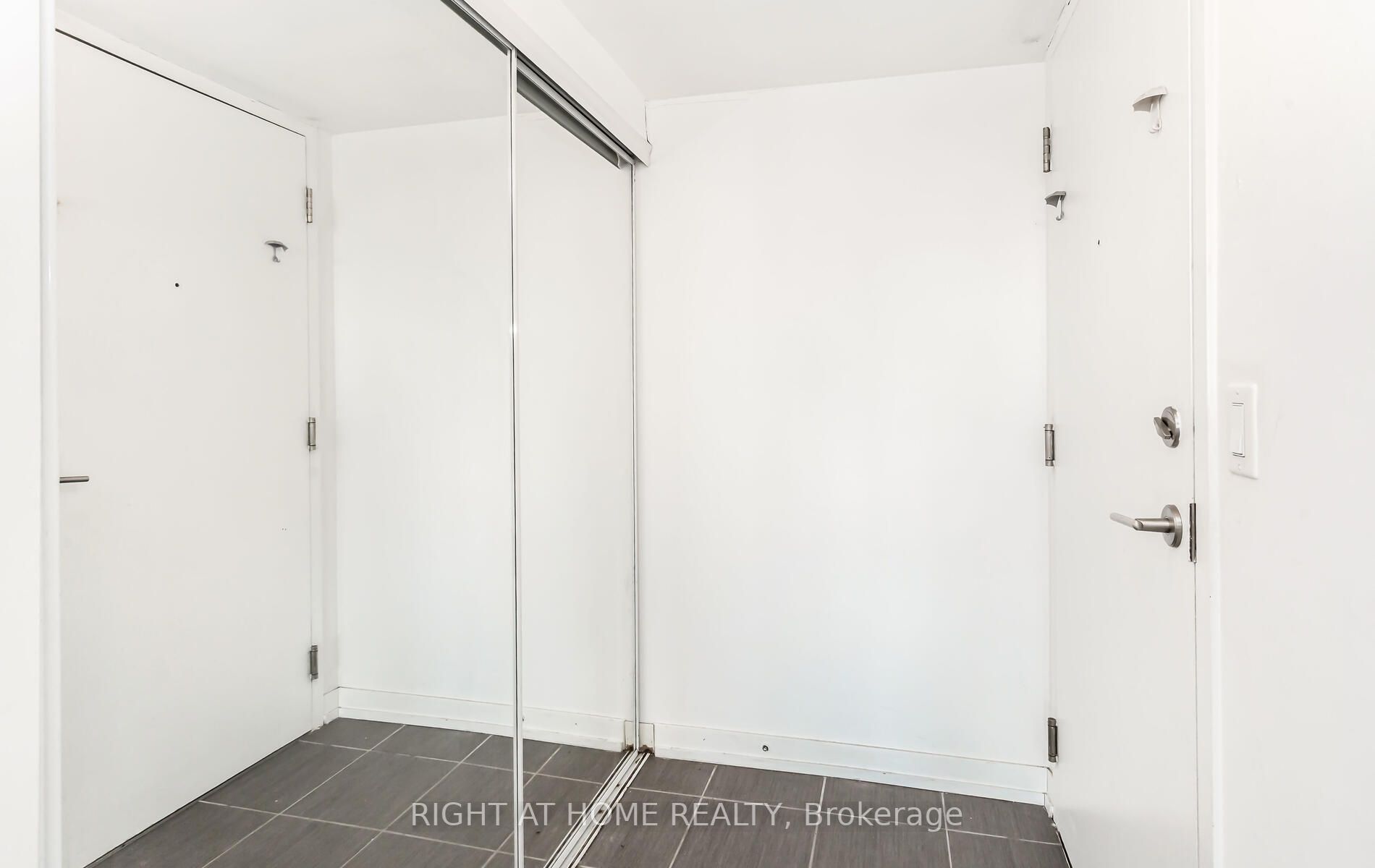 812 Lansdowne Ave, #1115