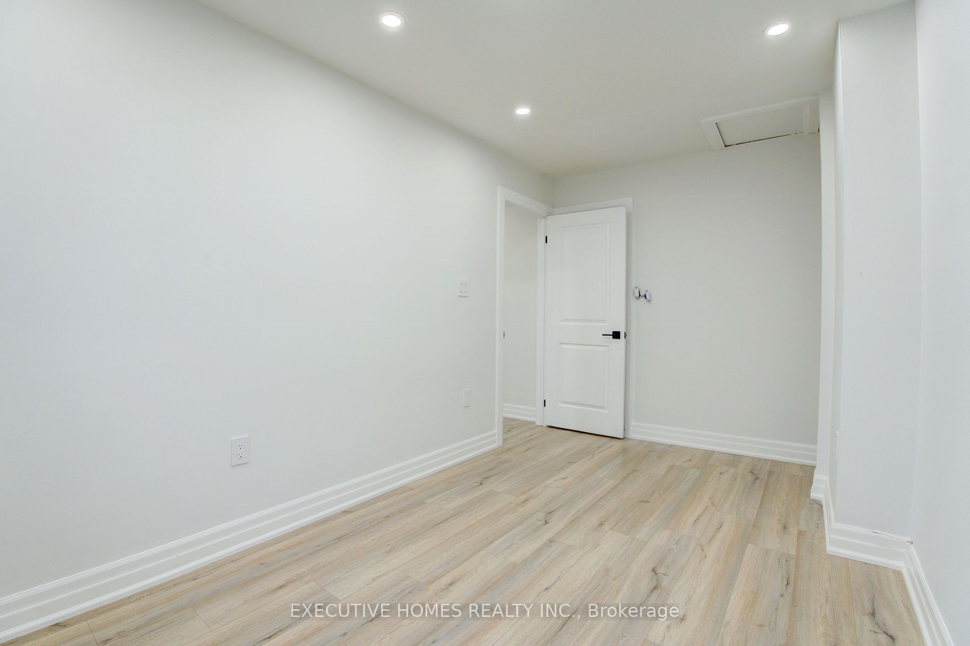 1532 Sixth Line, #13