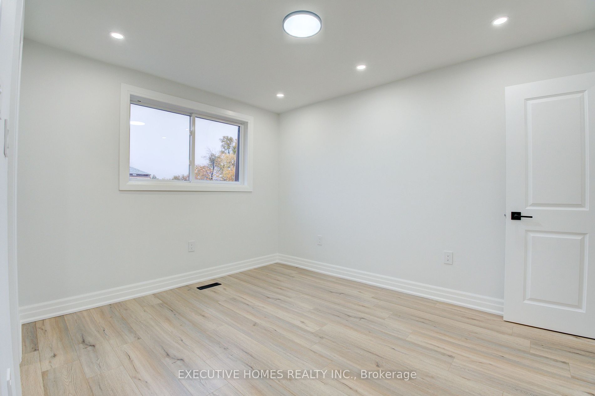 1532 Sixth Line, #13