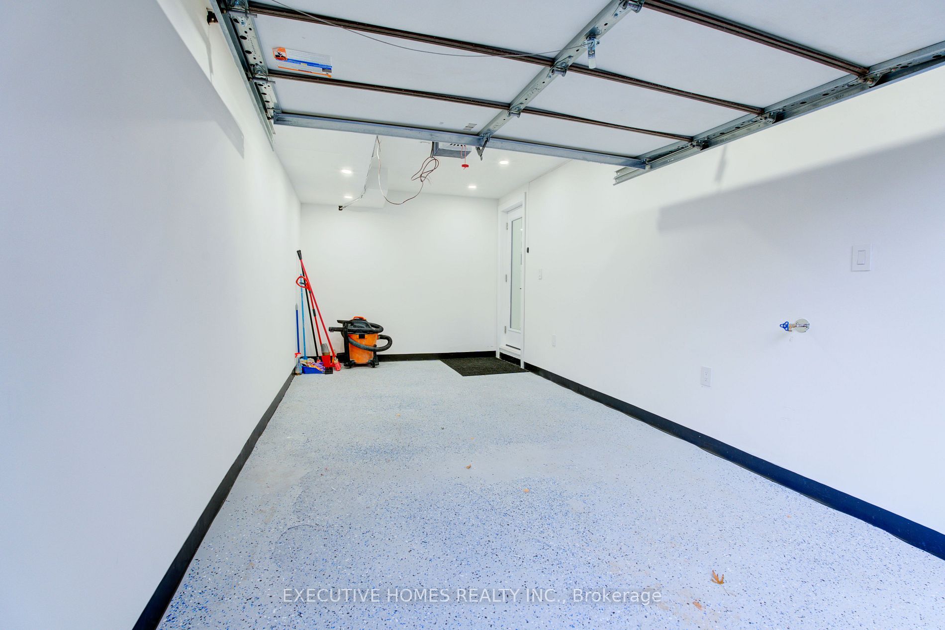 1532 Sixth Line, #13
