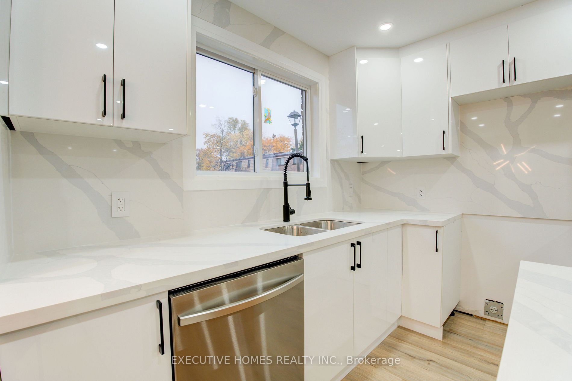 1532 Sixth Line, #13