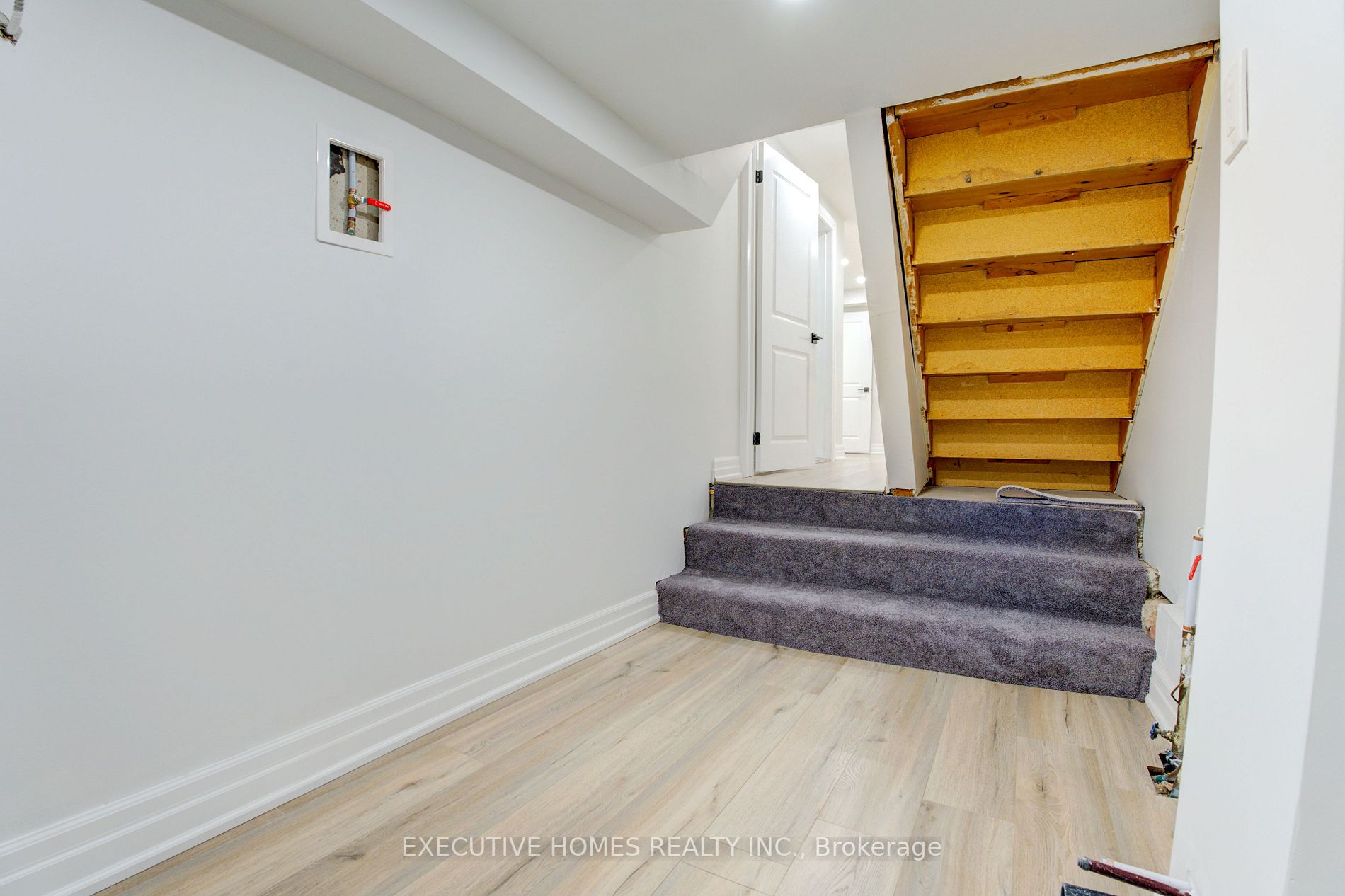 1532 Sixth Line, #13