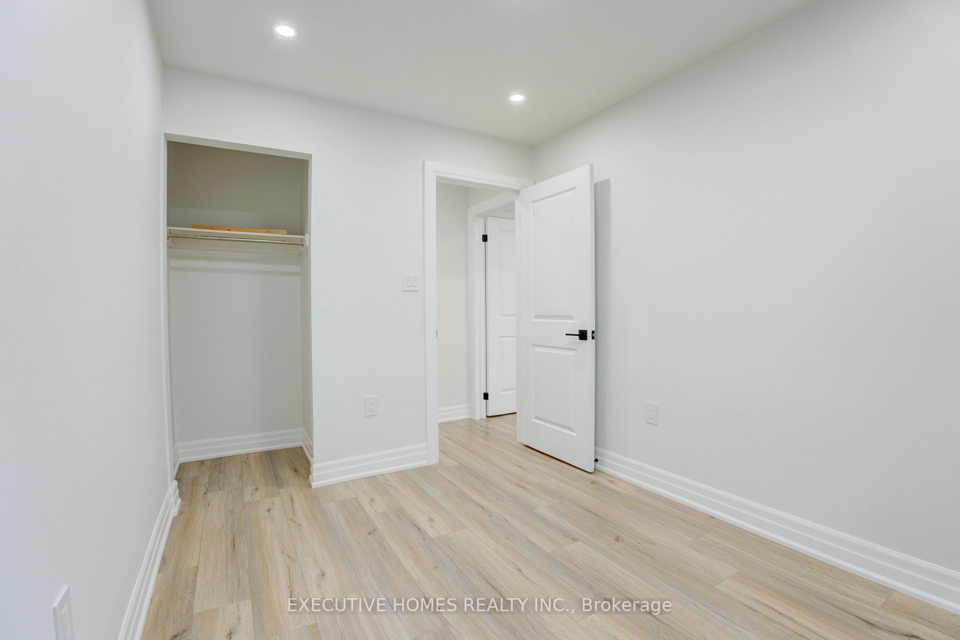1532 Sixth Line, #13