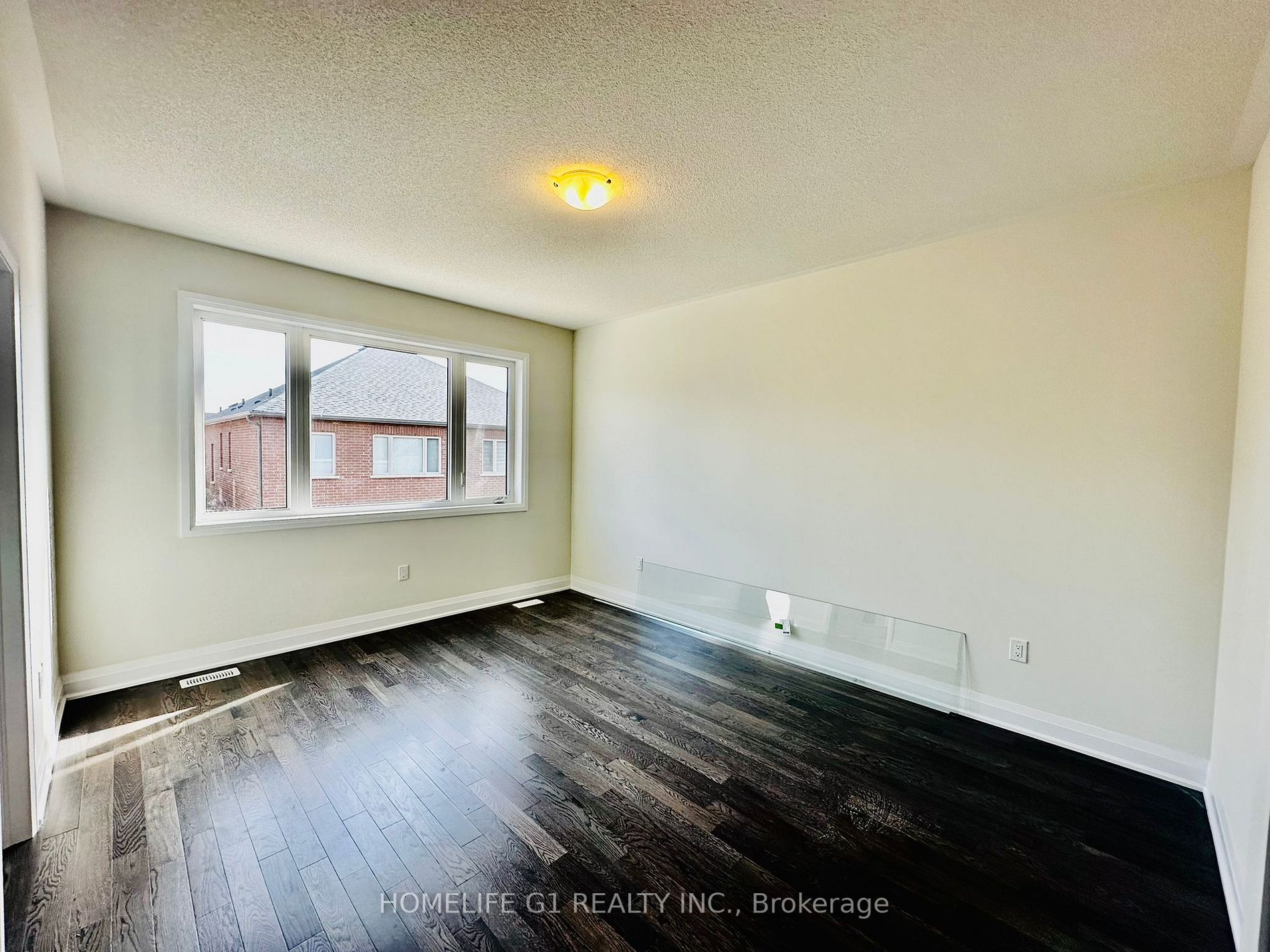 31 Calabria Dr