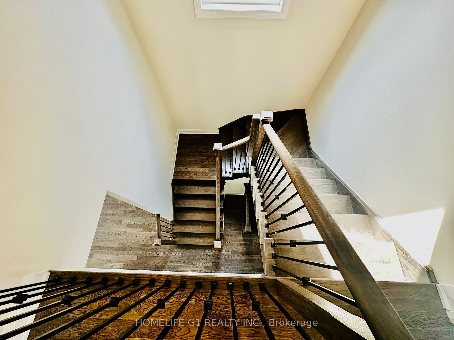 31 Calabria Dr