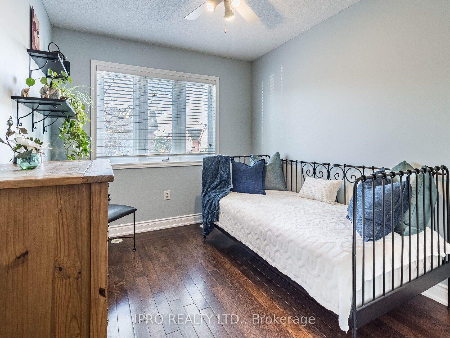 1179 Lower Village Cres, #13