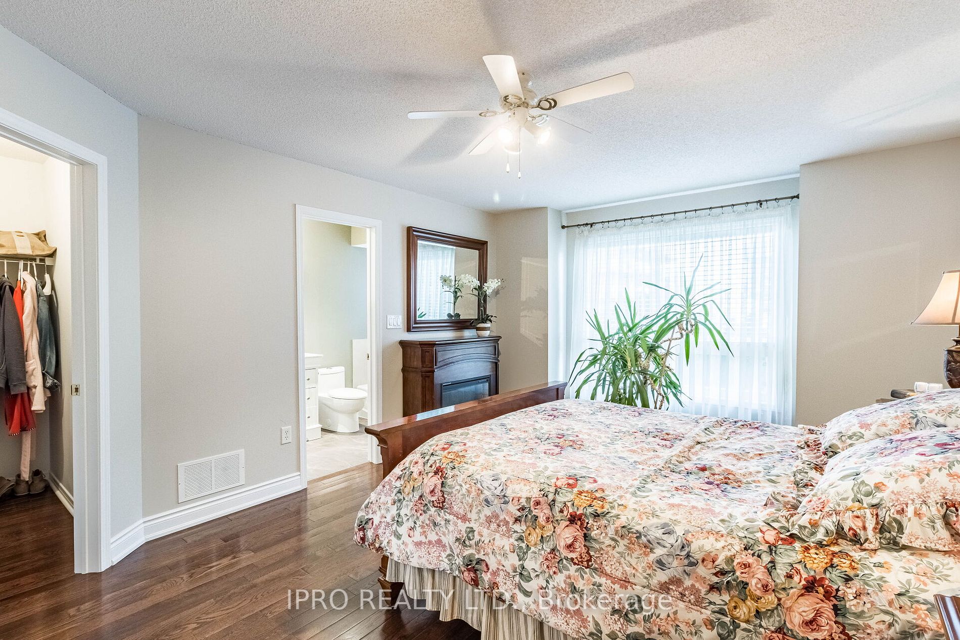 1179 Lower Village Cres, #13