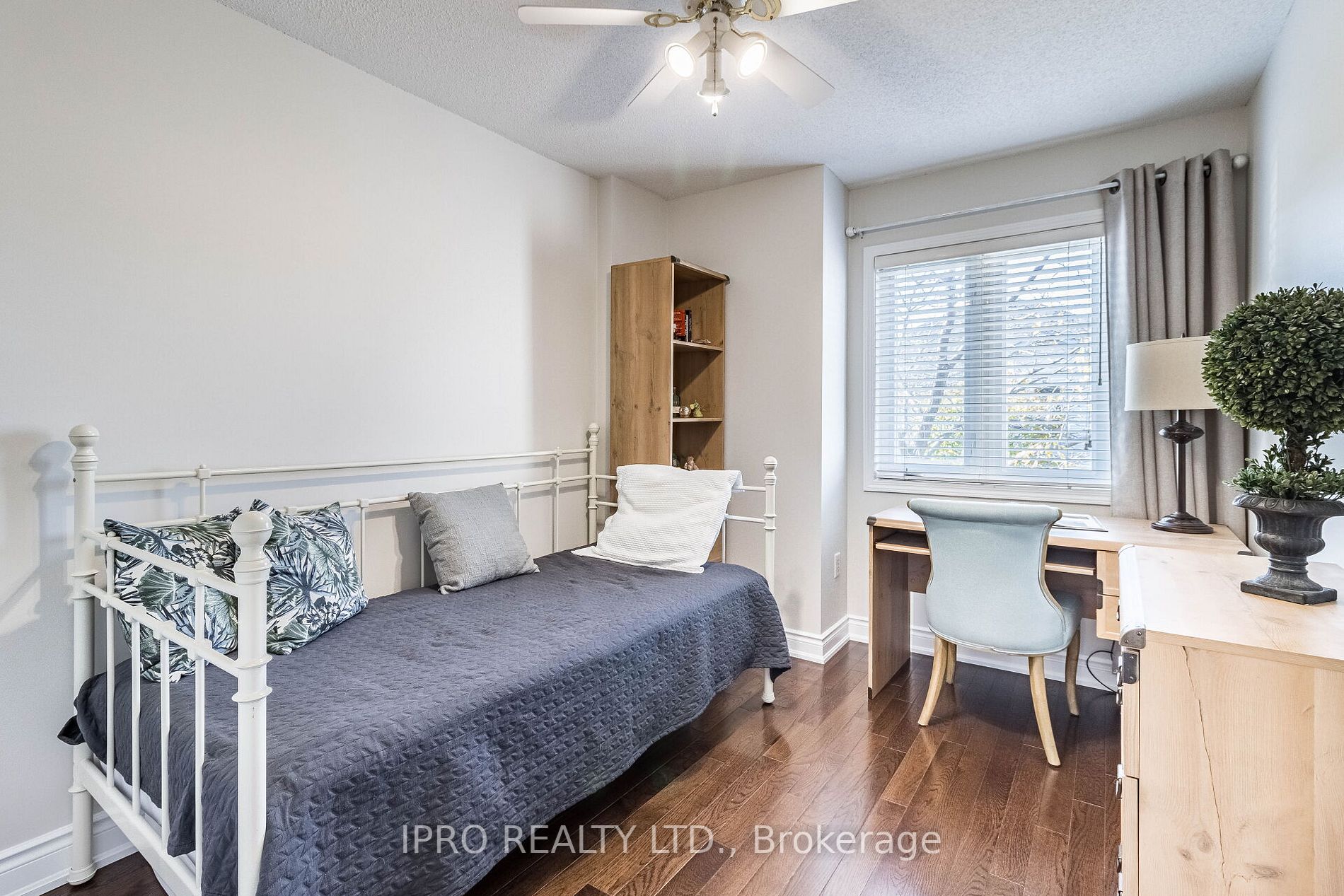 1179 Lower Village Cres, #13