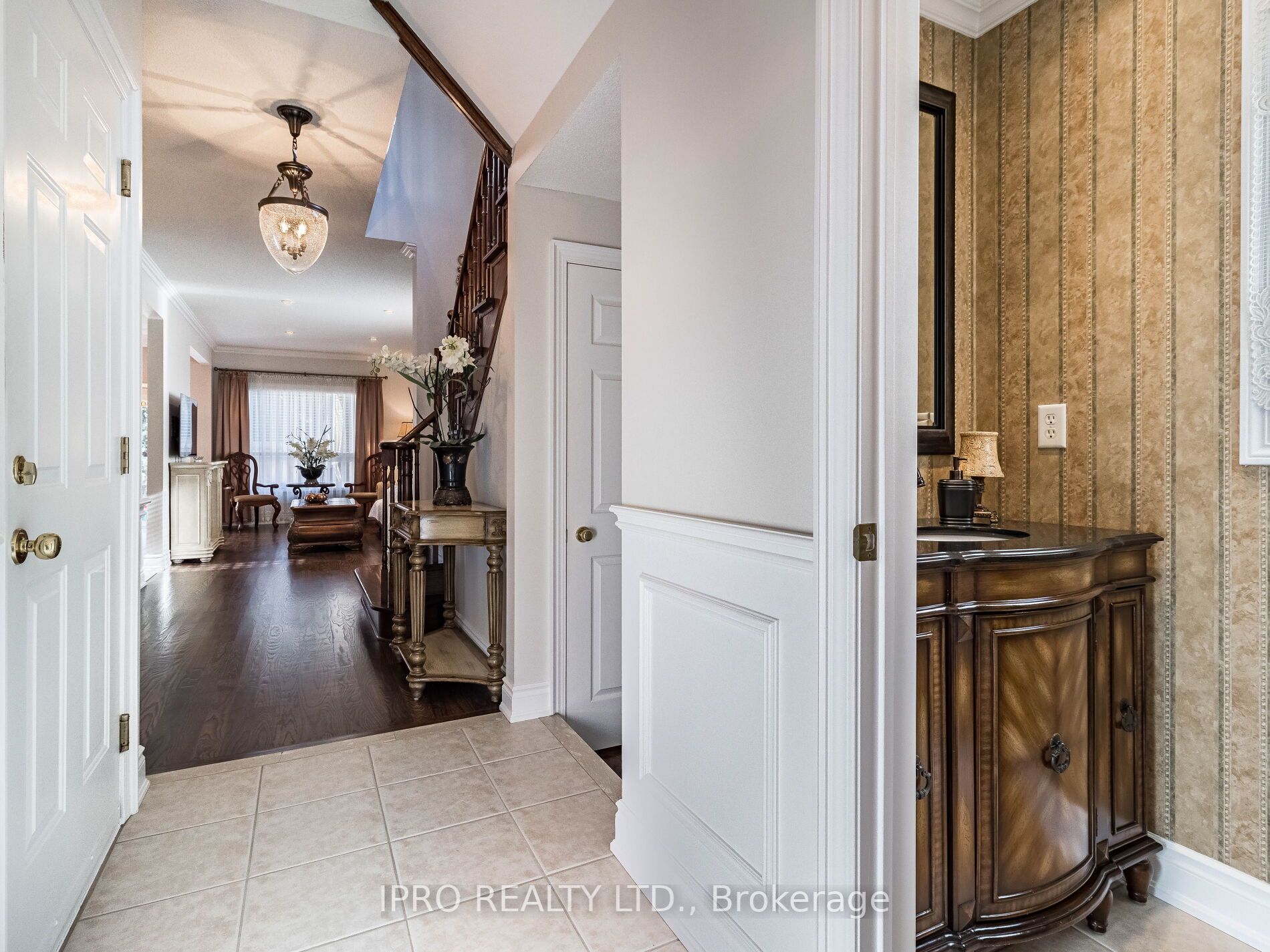 1179 Lower Village Cres, #13