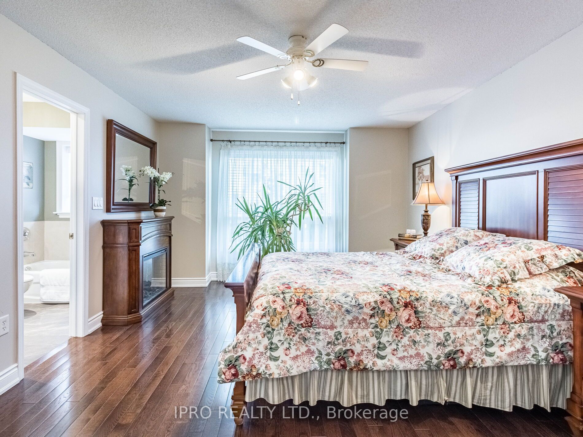1179 Lower Village Cres, #13