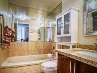 20 Cherrytree Dr, #106