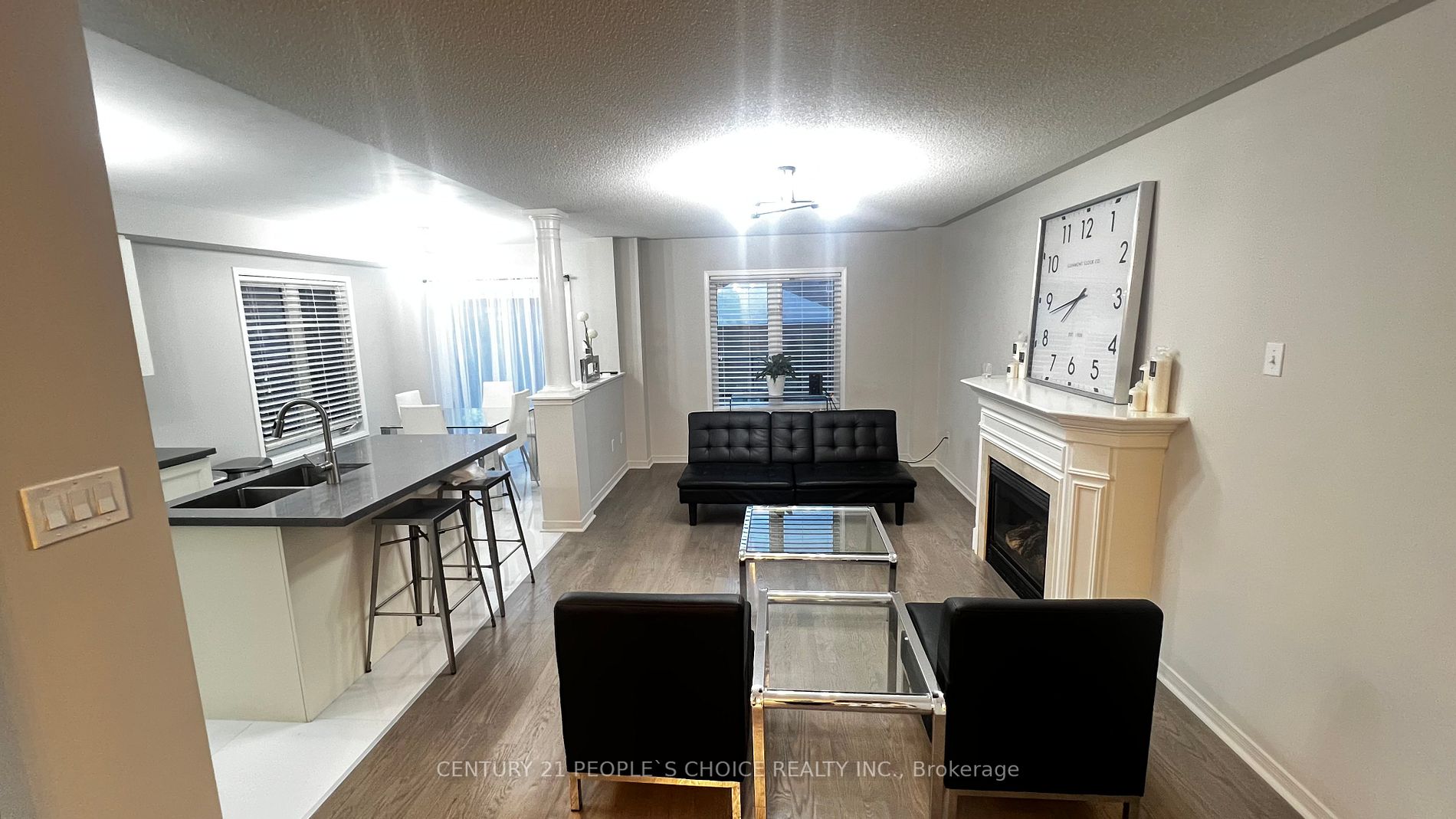87 Mowat Cres