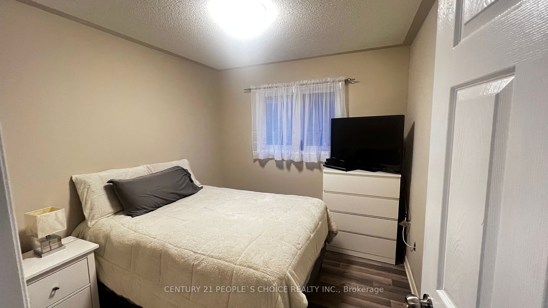 87 Mowat Cres