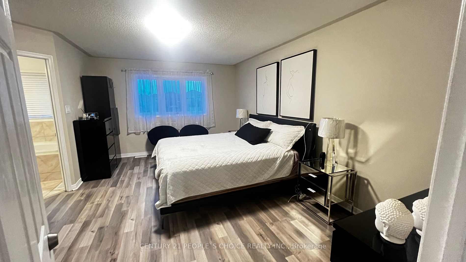 87 Mowat Cres