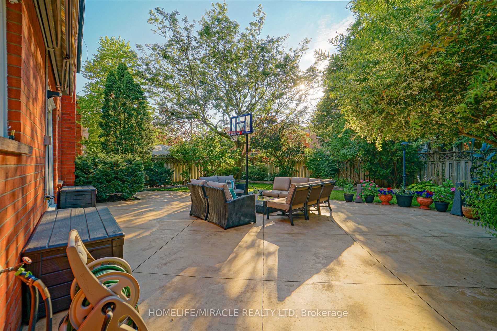 2517 Banfield Rd