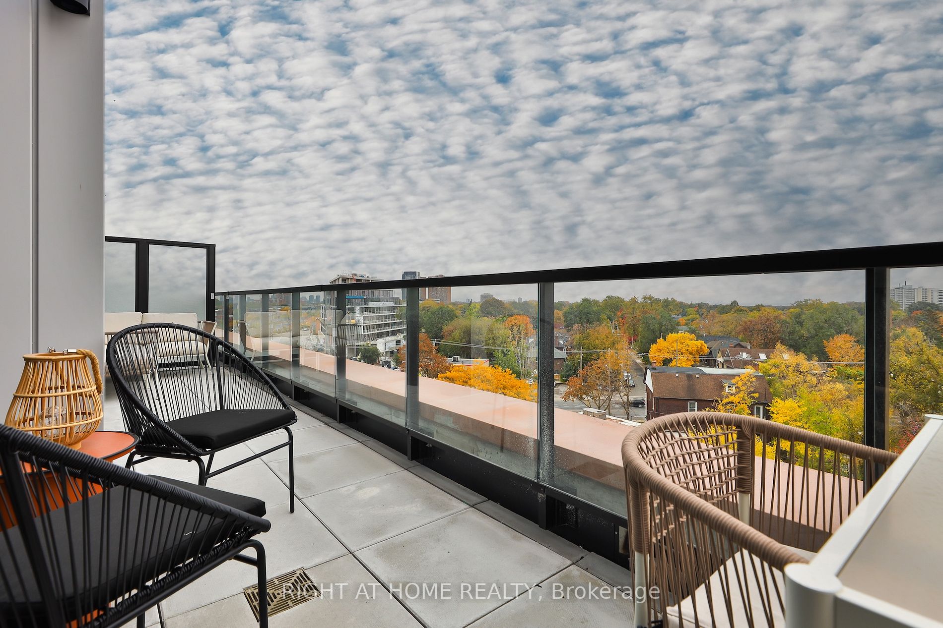 2720 Dundas St W, #601
