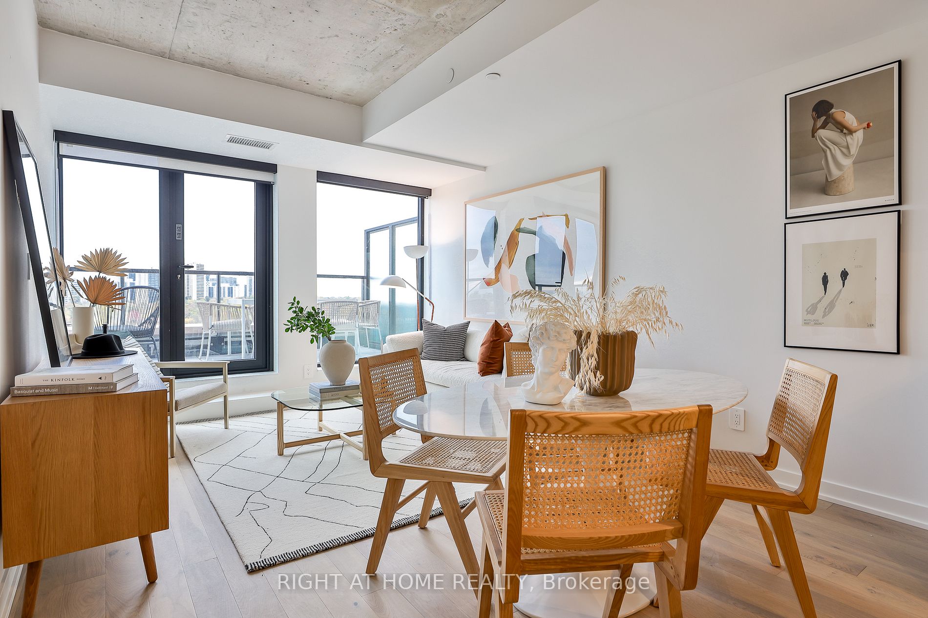 2720 Dundas St W, #601