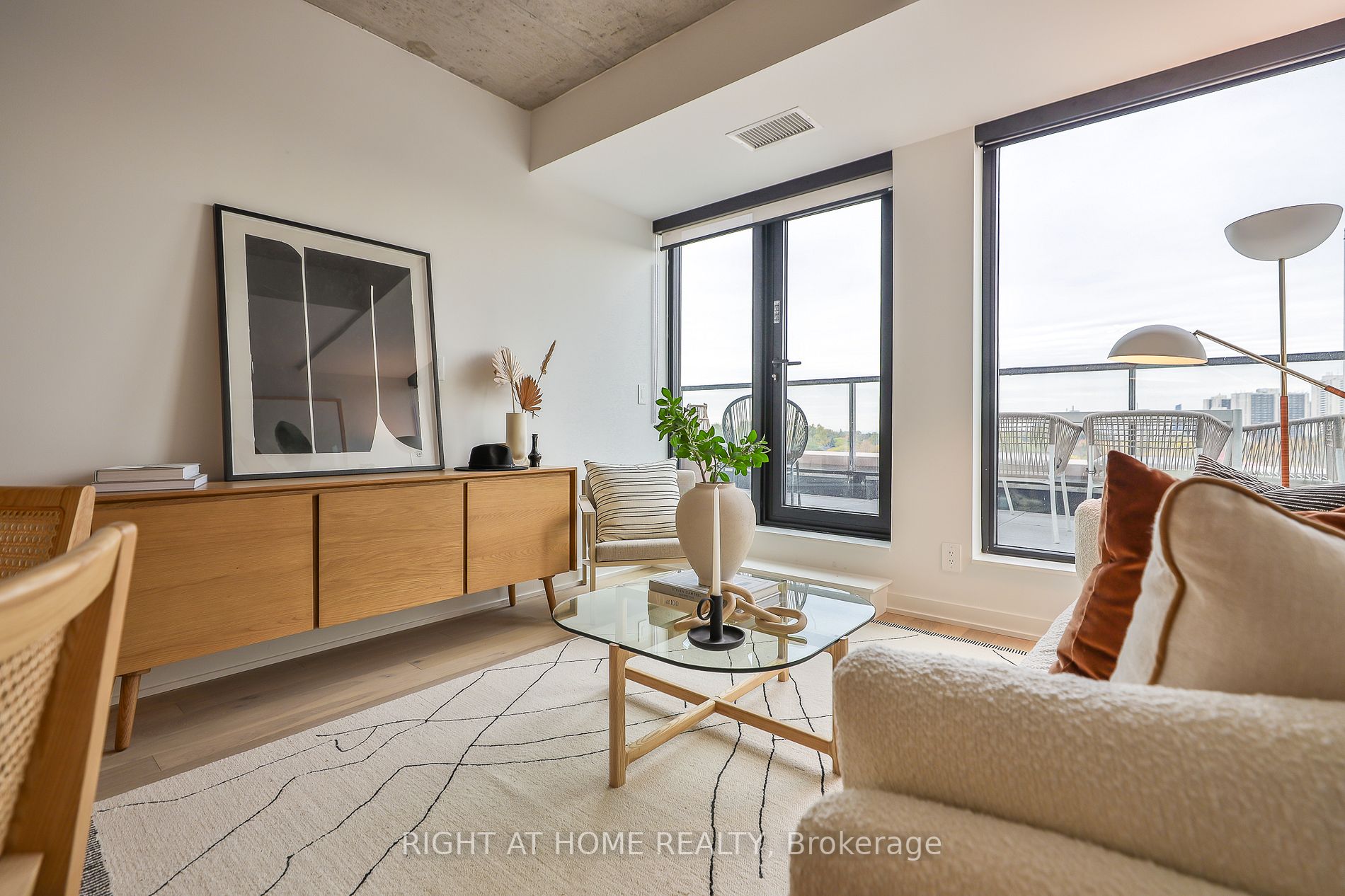 2720 Dundas St W, #601