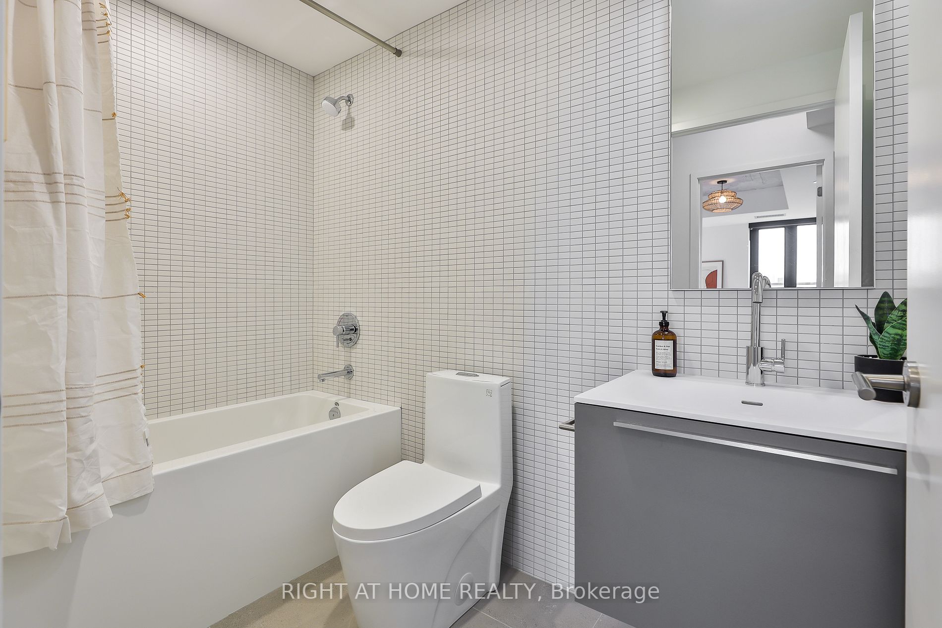 2720 Dundas St W, #601