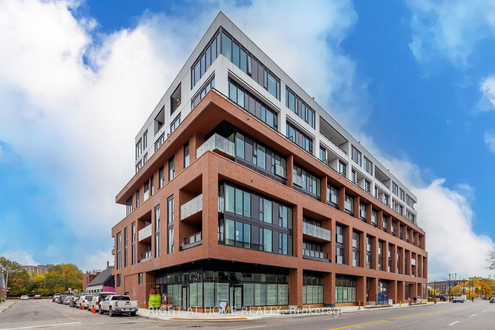 2720 Dundas St W, #601