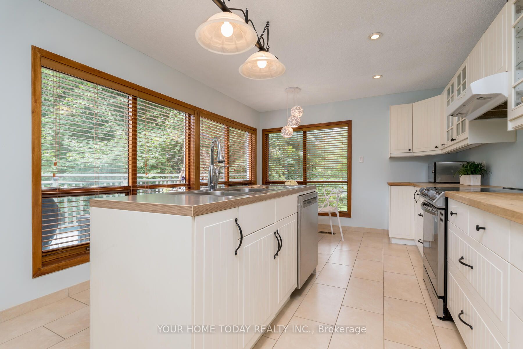 13 Stewarttown Rd
