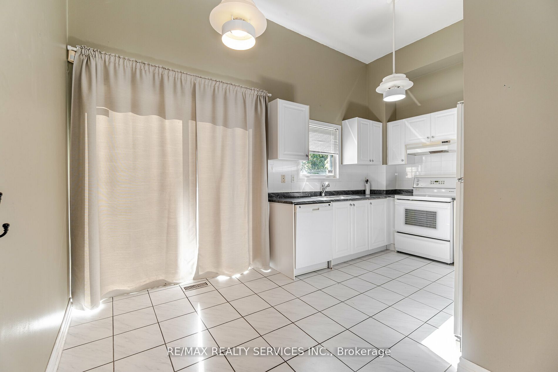 44 Provincial Place