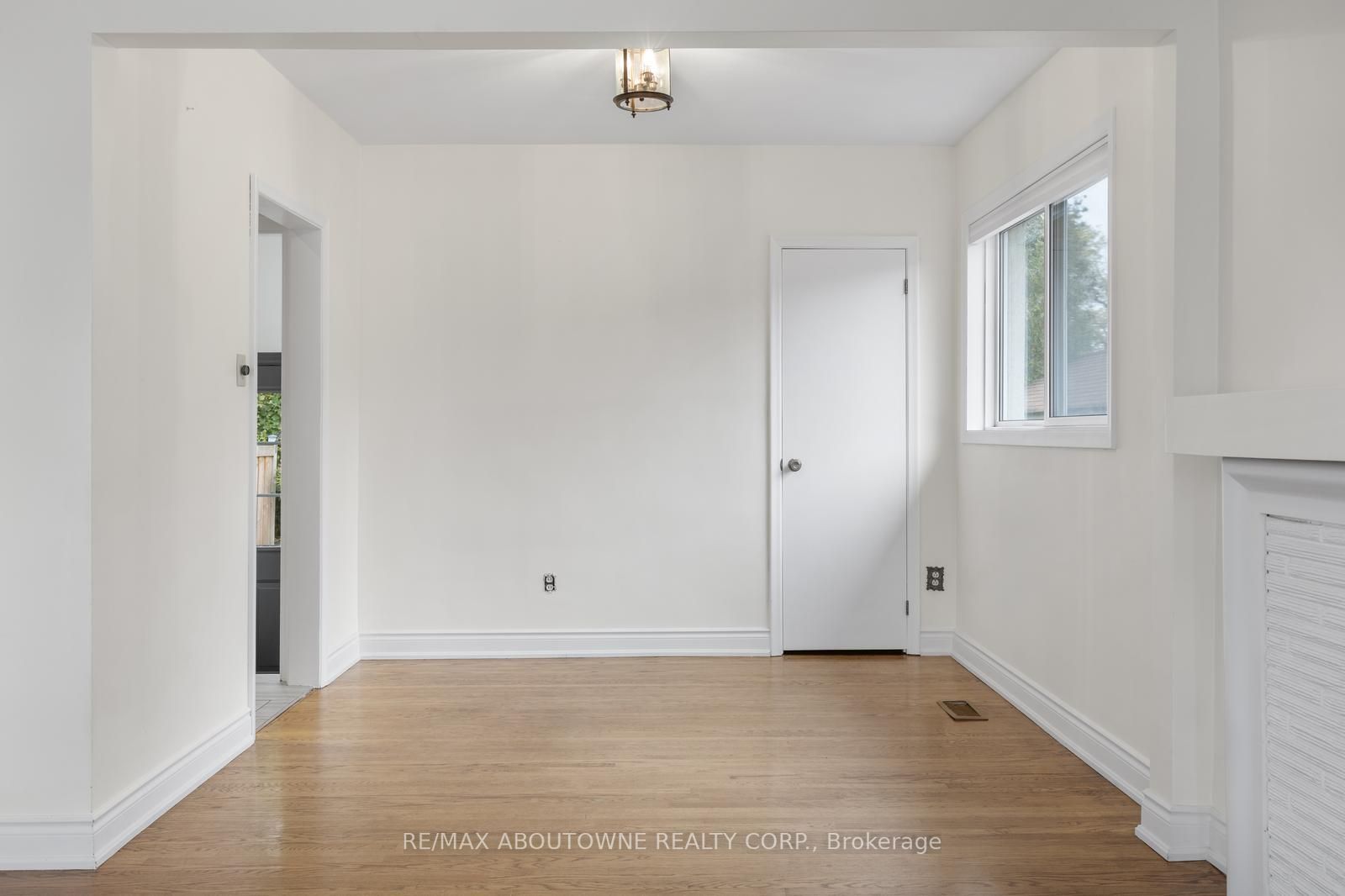 210 Woodale Ave
