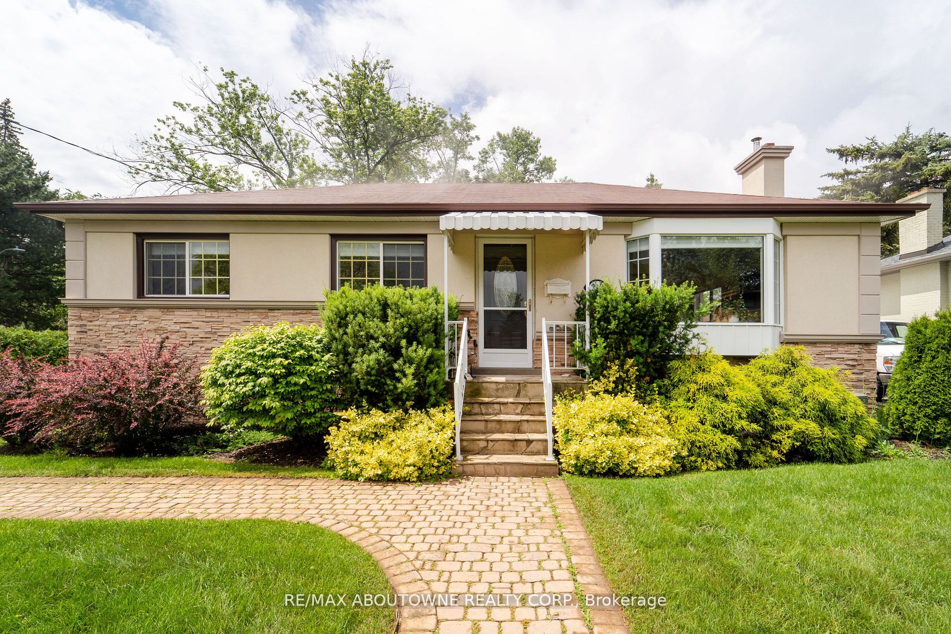 210 Woodale Ave