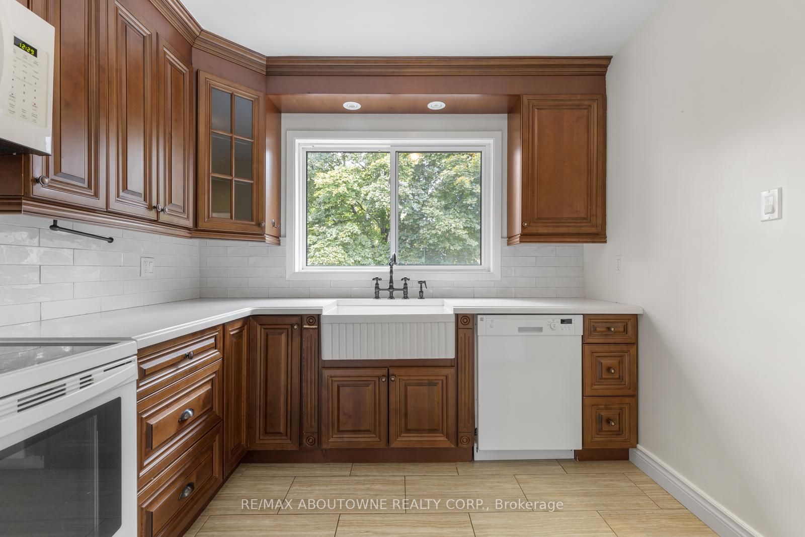 210 Woodale Ave