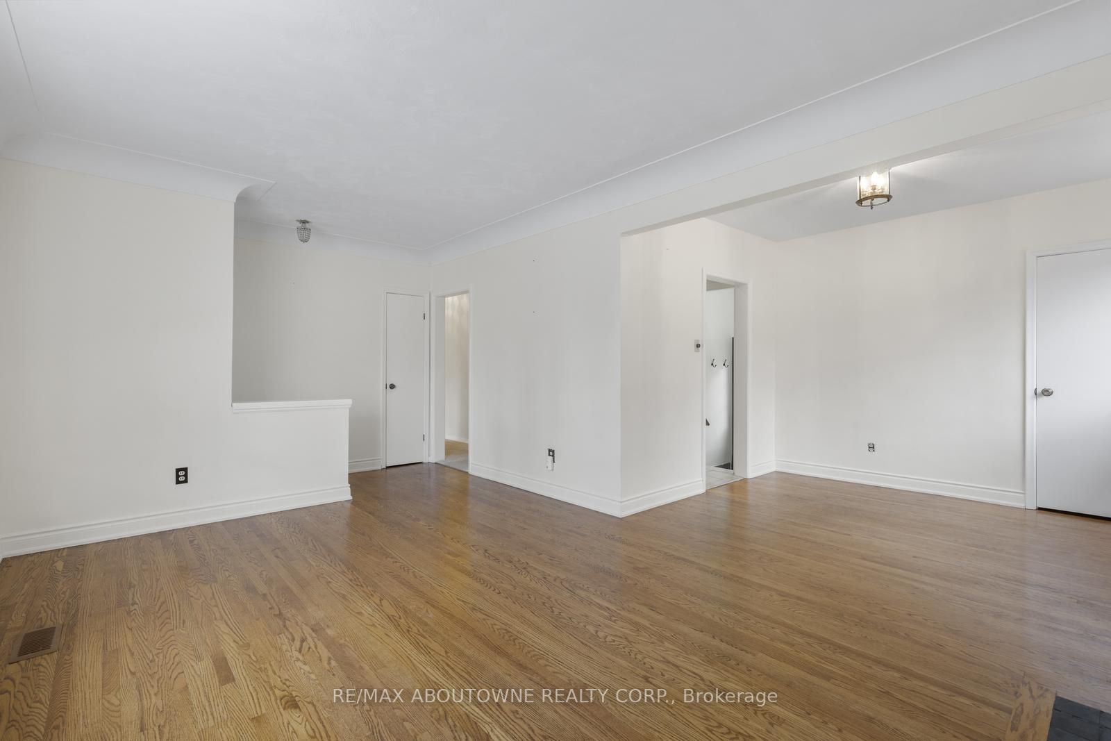 210 Woodale Ave