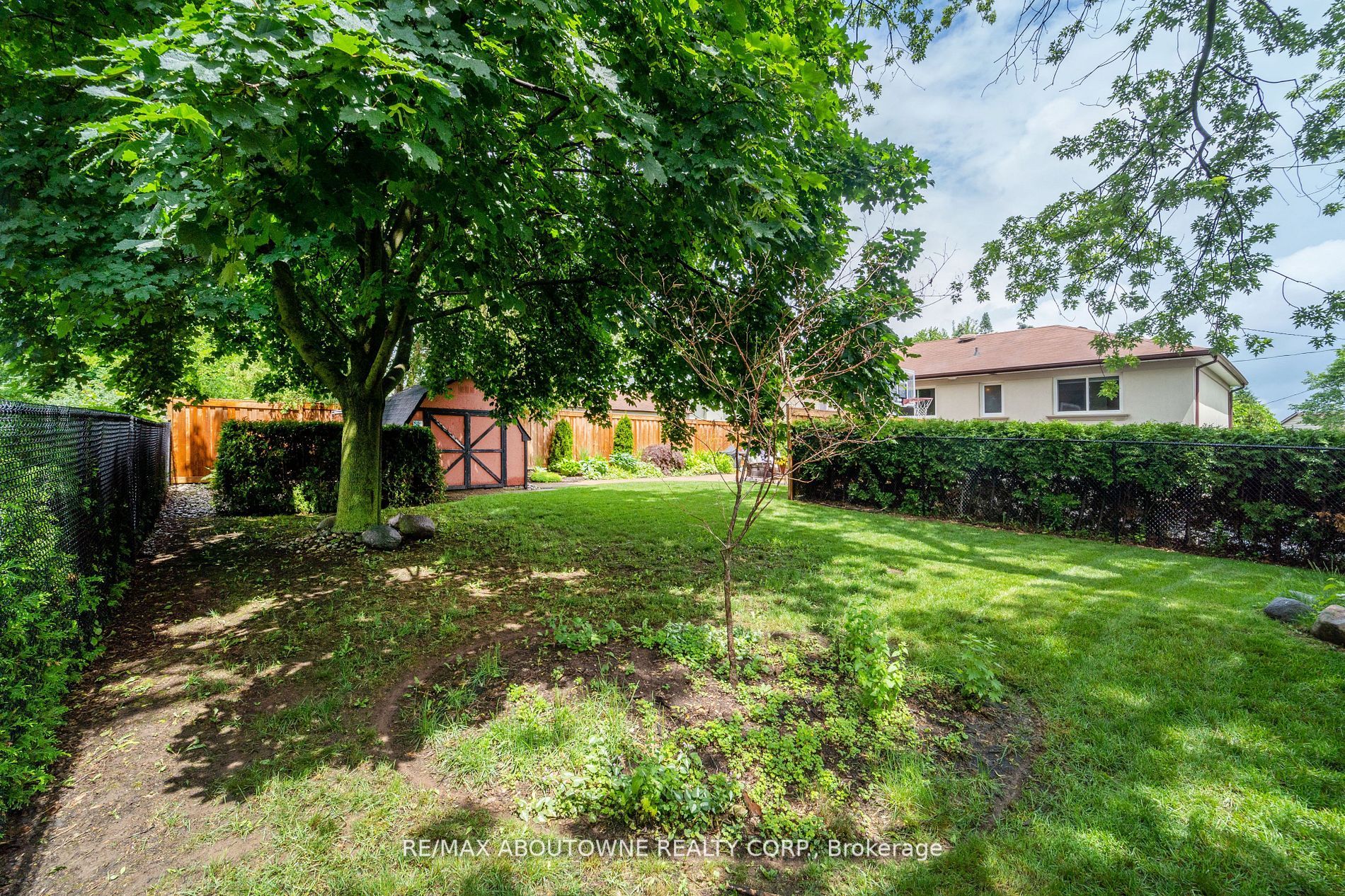 210 Woodale Ave