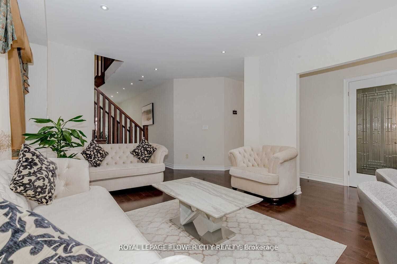 3 Chiming Rd