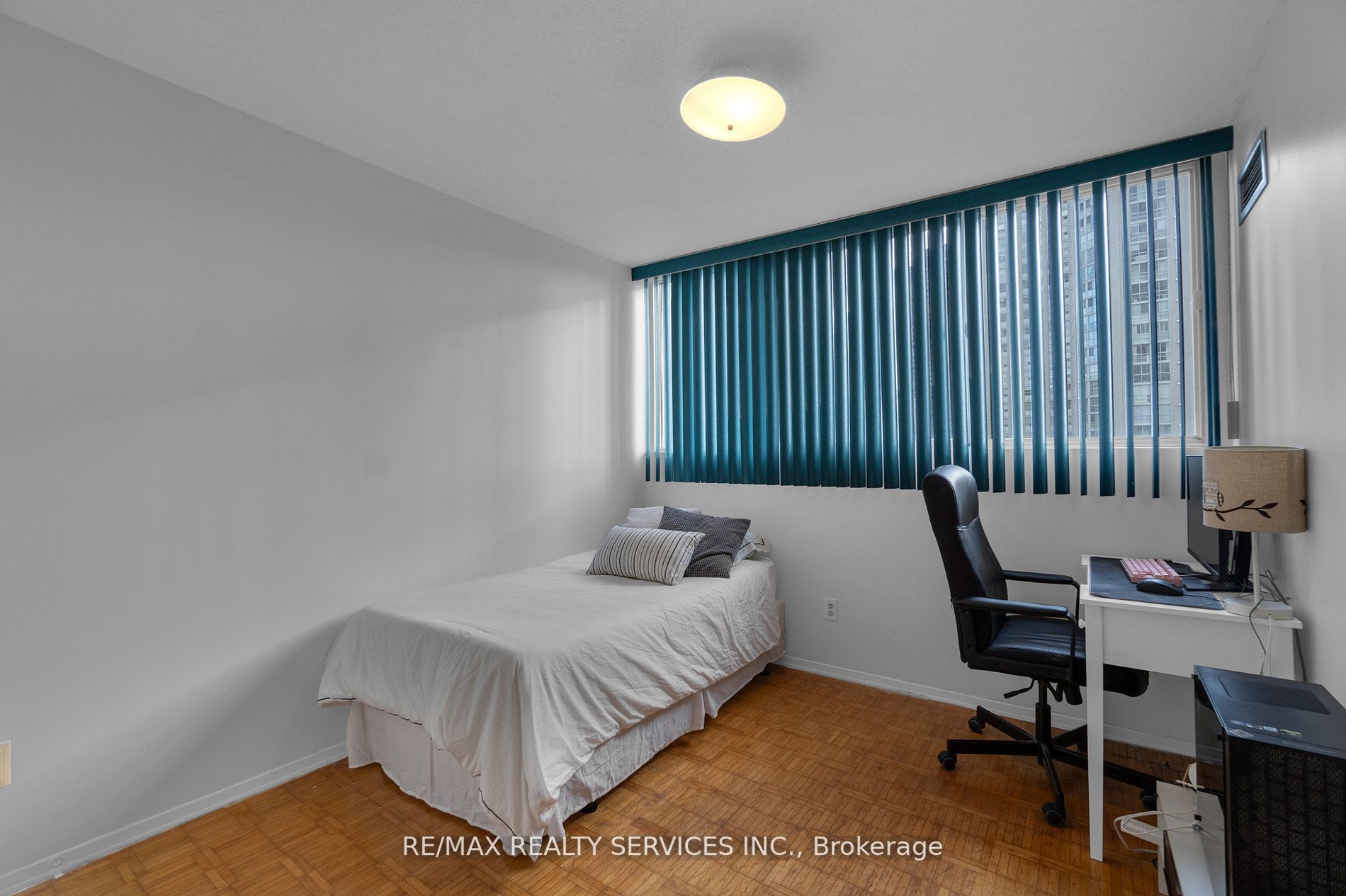 3700 Kaneff Cres, #504