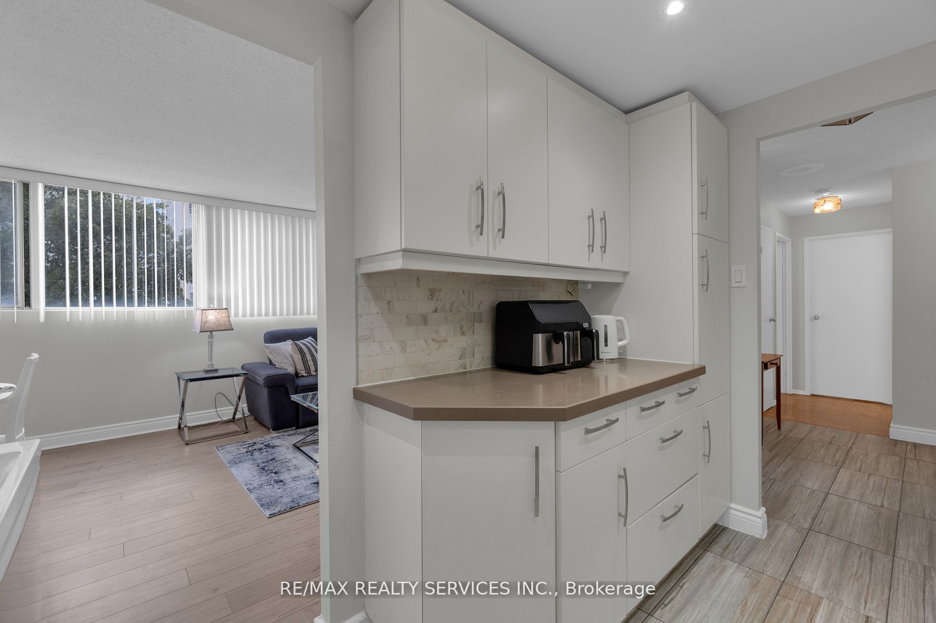 3700 Kaneff Cres, #504