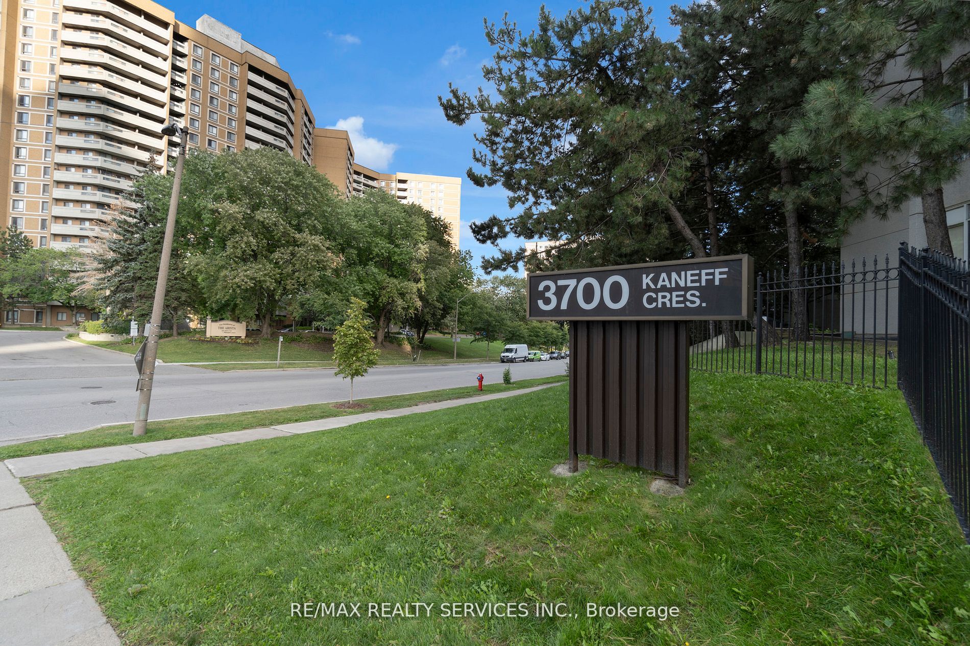 3700 Kaneff Cres, #504