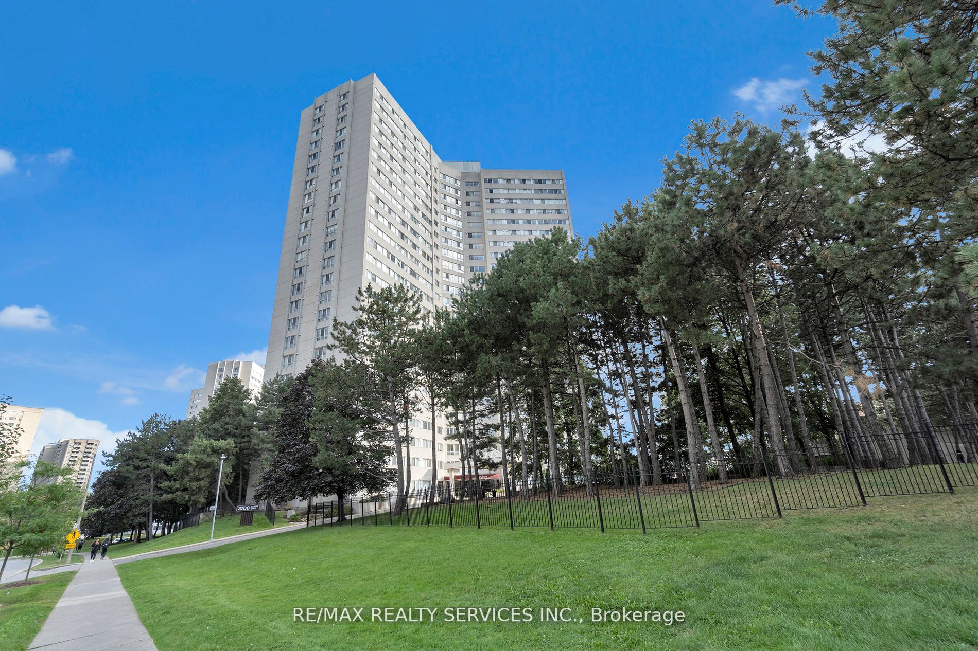 3700 Kaneff Cres, #504