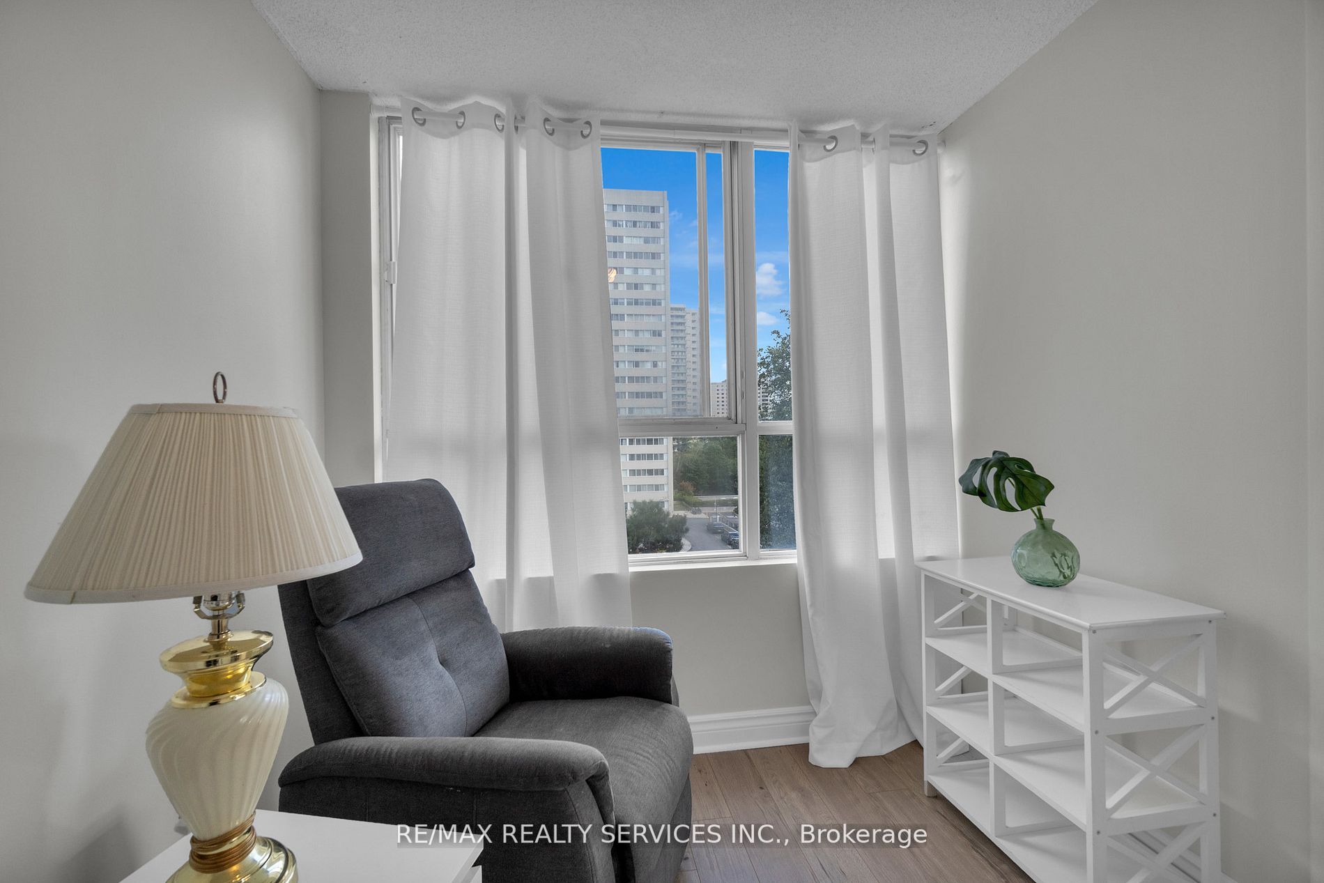 3700 Kaneff Cres, #504
