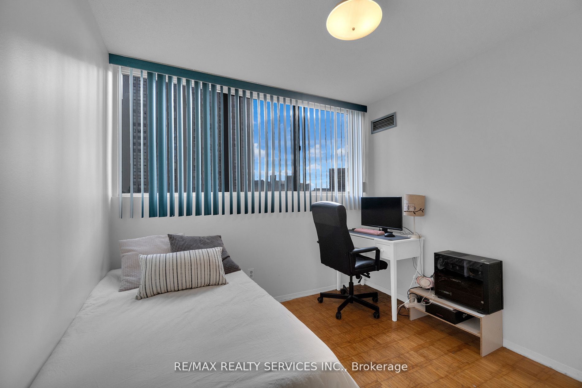 3700 Kaneff Cres, #504