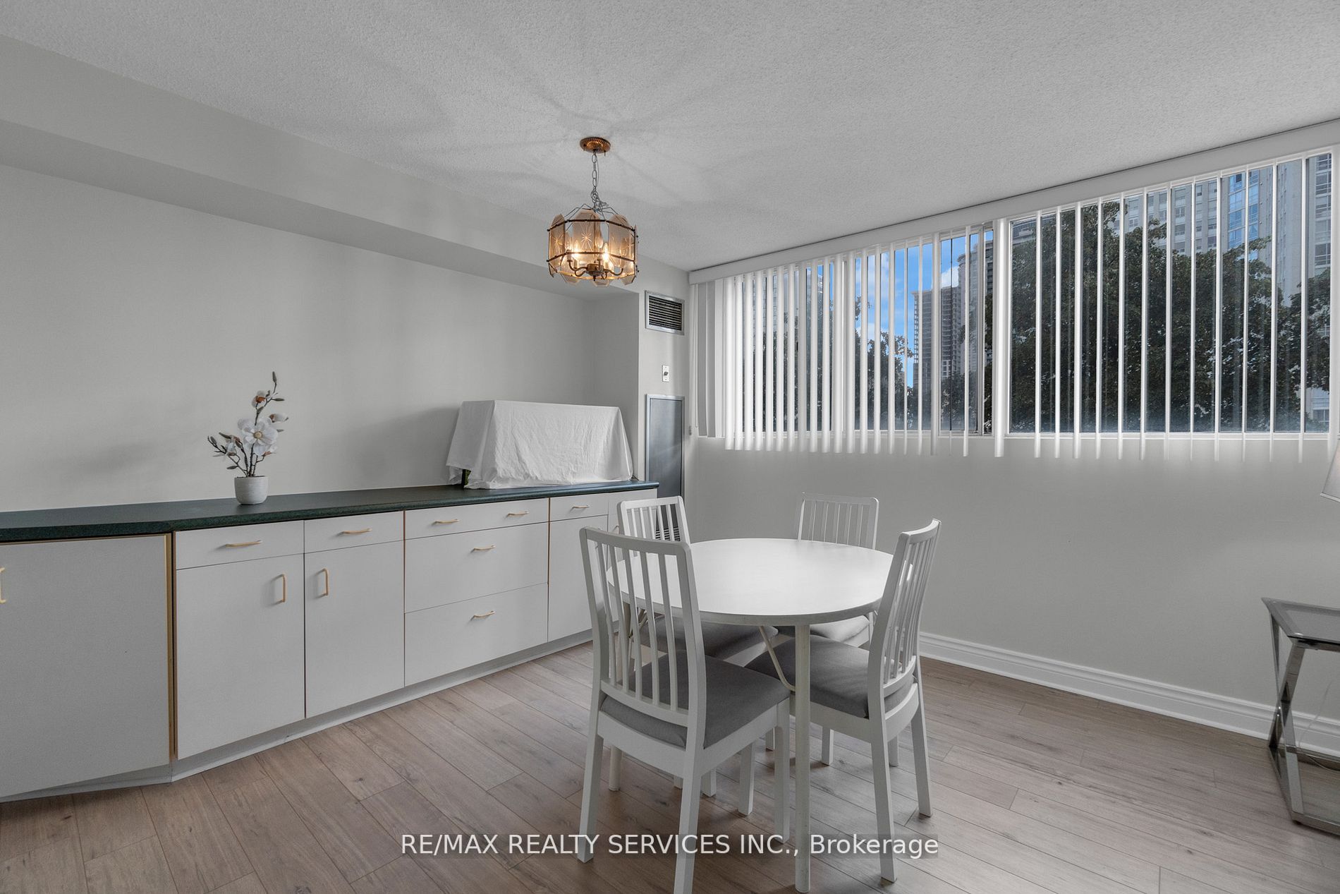 3700 Kaneff Cres, #504